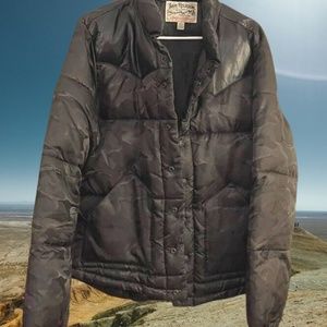 True religion black puffer cameo jacket for men medium sized and very warm